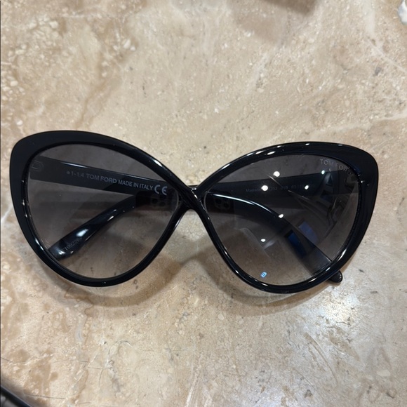 Tom Ford Black Oversized Madison Cat-Eye Sunglasses - Picture 3 of 6